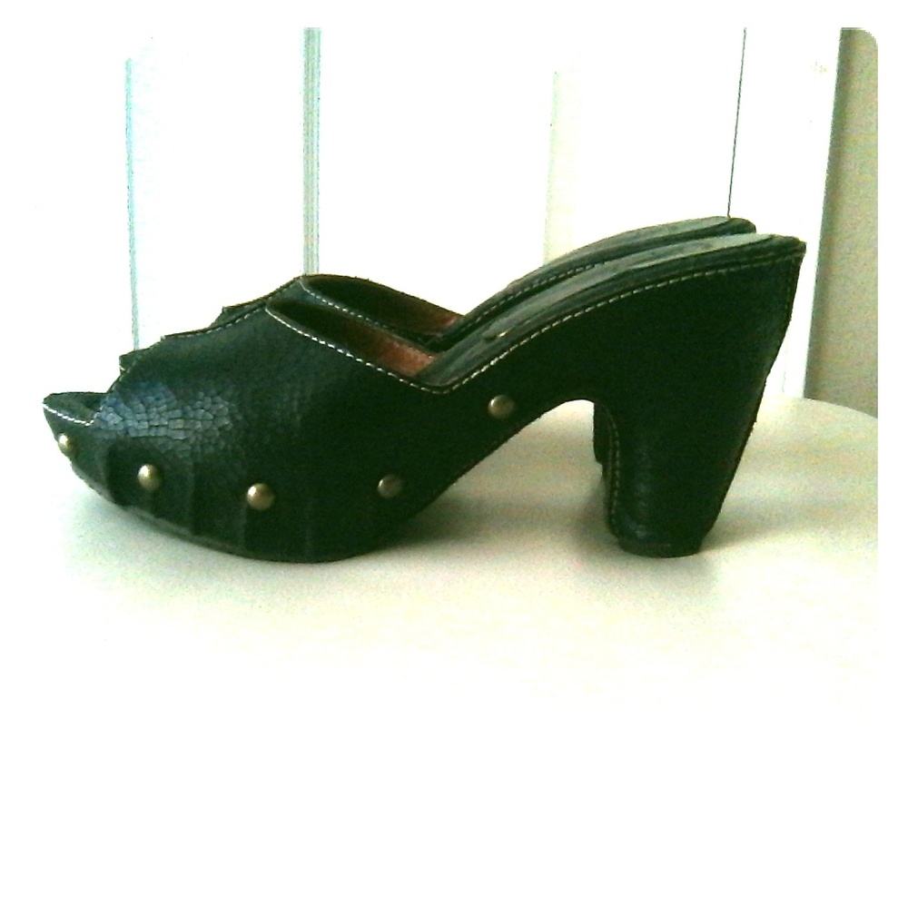 FRYE "Reese" Low Slide Mules  8.5